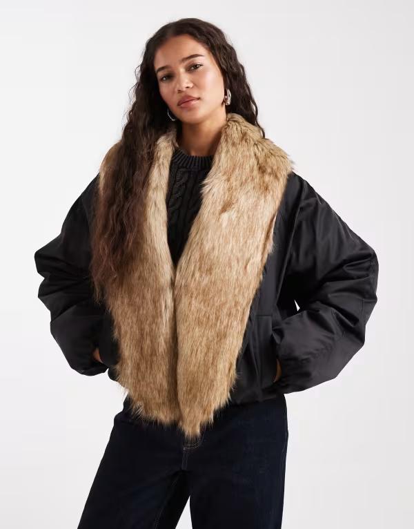 ミスセルフフリッジ レディース アウター コート Miss Selfridge faux fur extreme collar crop puffer Black ブラック