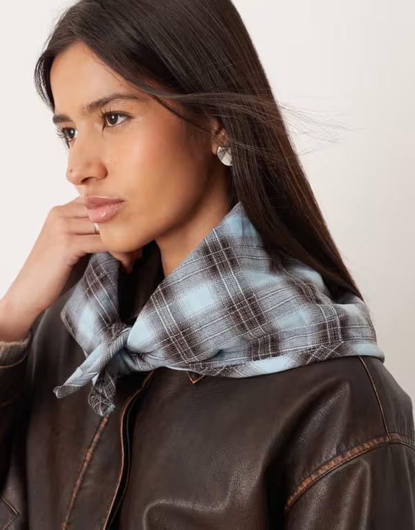 エイソス レディース アクセサリー マフラー・ストール・スカーフ キルティング ASOS DESIGN quilted plaid pattern triangle scarf and chocolate Blue multi ブルー 10,380円
