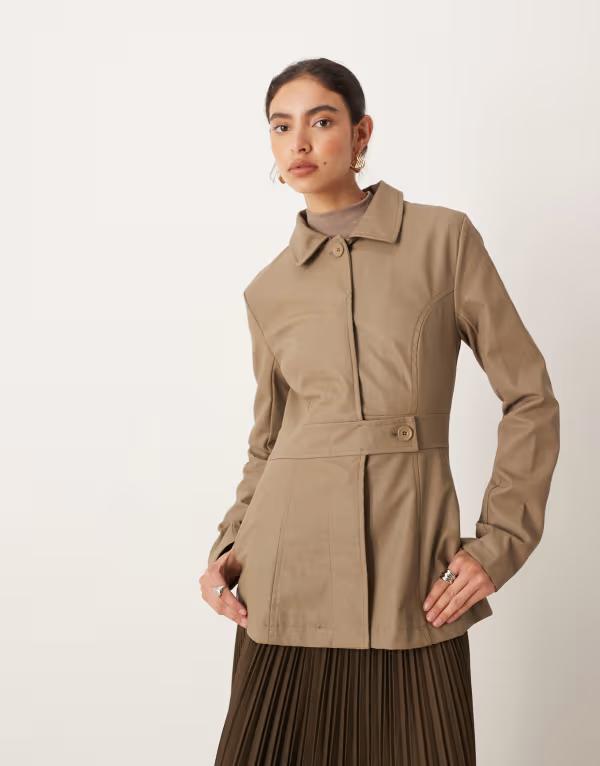 モーテル レディース アウター コート ボタンダウン ダウン レザー フェイクレザー Motel riku button down faux leather coat in mushroom Mushroom