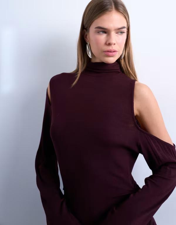 トップショップ レディース トップス Tシャツ ハイネック Topshop high neck open shoulder long sleeve top Burgundy バーガンディ｜ReVida 店
