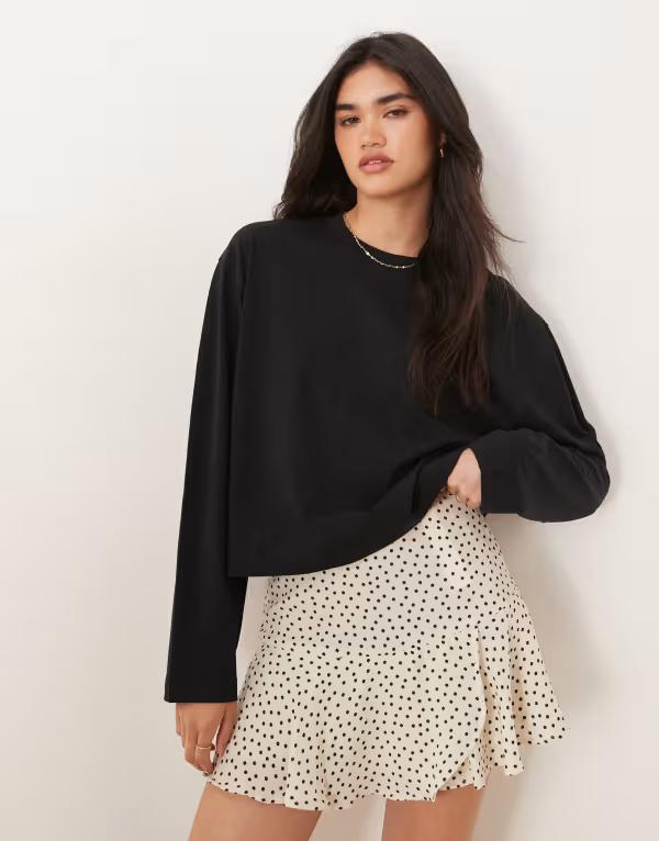 エイソス レディース トップス Tシャツ クロップド ASOS DESIGN long sleeve boxy cropped T-shirt Black ブラック