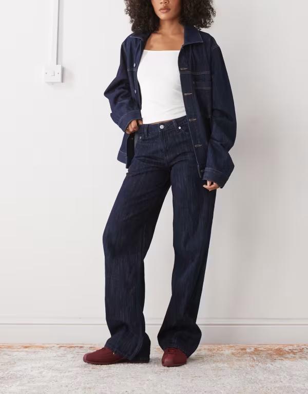 ウィークデイ レディース ボトムス デニムパンツ ジーンズ Weekday Ample low waist baggy fit jeans in dark blue slub wash Slub Rinse ブルー｜ReVida 店
