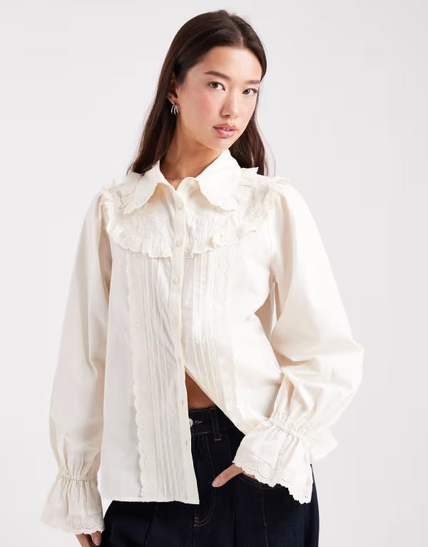 ミスセルフフリッジ レディース トップス シャツ 刺繍 Miss Selfridge poplin embroidered shirt in cream CREAM クリーム