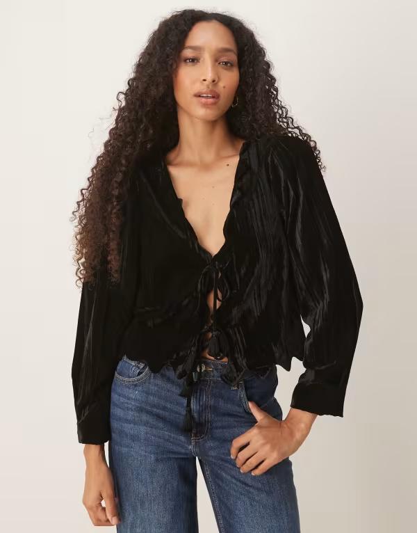 エイソス レディース トップス シャツ ベルベット ASOS DESIGN scallop detail puff sleeve velvet top Black ブラック｜ReVida 店