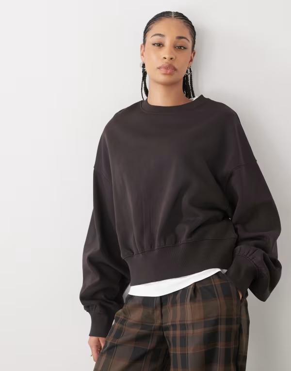 ウィークデイ レディース アウター パーカー・スウェット スウェット シャツ Weekday standard fit sweatshirt in dark Dark brown ブラウン|ReVida 店