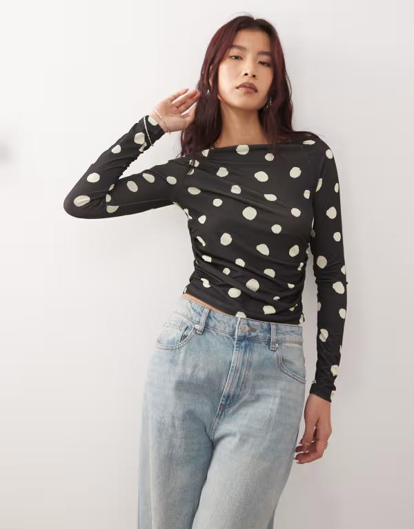 リクレイム ヴィンテージ レディース トップス シャツ ドット柄 ドット ギャザー Reclaimed Vintage long sleeve top with ruched side and yellow polka dot Black ブラック｜ReVida 店