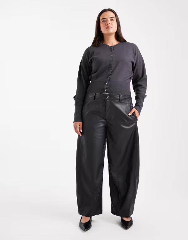 エイソス レディース ボトムス カジュアルパンツ パンツ レザー フェイクレザー ASOS DESIGN Curve faux leather barrel leg pants with seam detailing Navy ネイビー