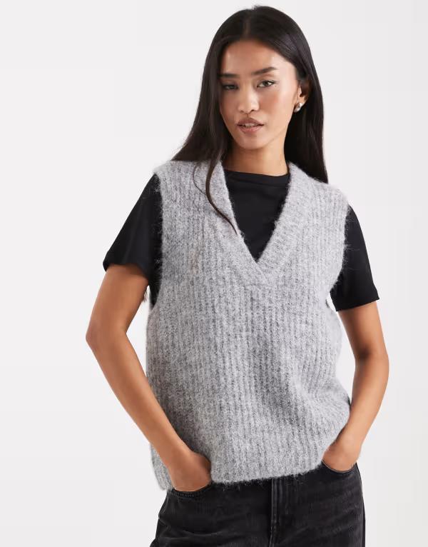 ヴェロモーダ レディース トップス ベスト Vネック リブ ニット Vero Moda soft fluffy knit ribbed V-neck tank top melange Medium gray melange グレー 13,110円