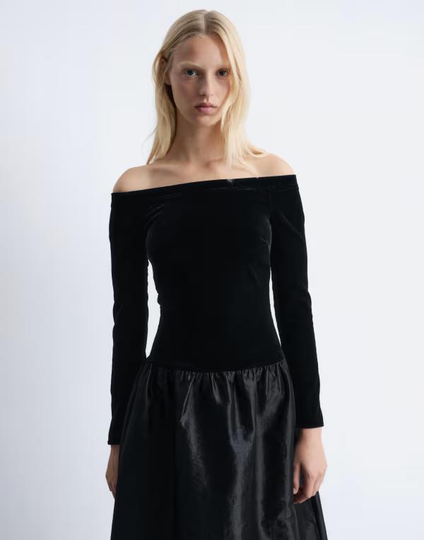 アンドアザーストーリーズ レディース トップス ワンピース マキシワンピース ベルベット サテン マキシ & Other Stories off shoulder maxi dress with peplum hem mixed velvet and satin fabric Black ブラック
