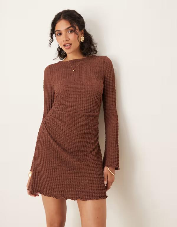 エイソス レディース トップス 衣装 ミニ衣装 ミニ ASOS DESIGN slash neck textured mini dress with flare sleeves BROWN 赤銅色
