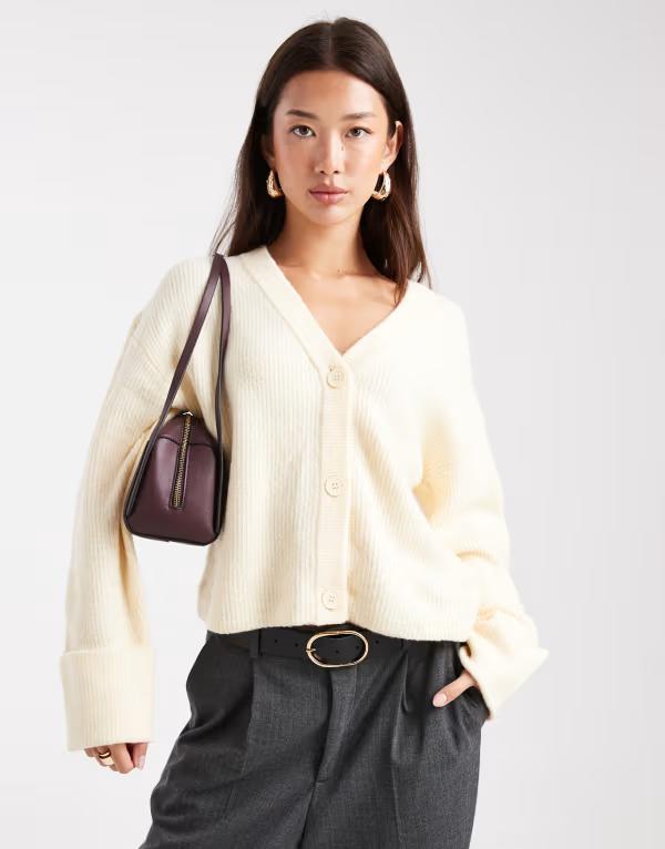 ミスセルフフリッジ レディース アウター カーディガン Vネック Miss Selfridge wide cuff V neck cardigan in buttermilk CREAM クリーム｜ReVida 店