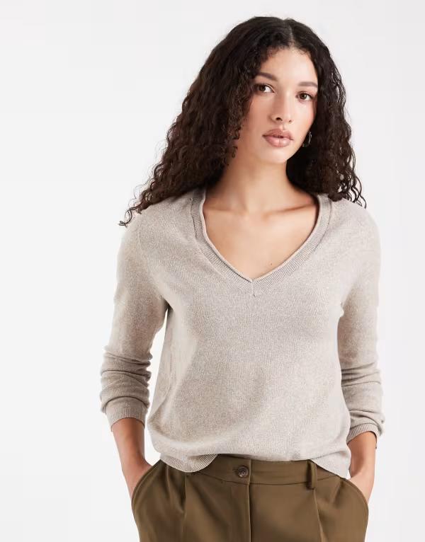 オンリー レディース アウター ニット・セーター Vネック ニット ONLY v-neck knit top in dark Beige ベージュ｜ReVida 店
