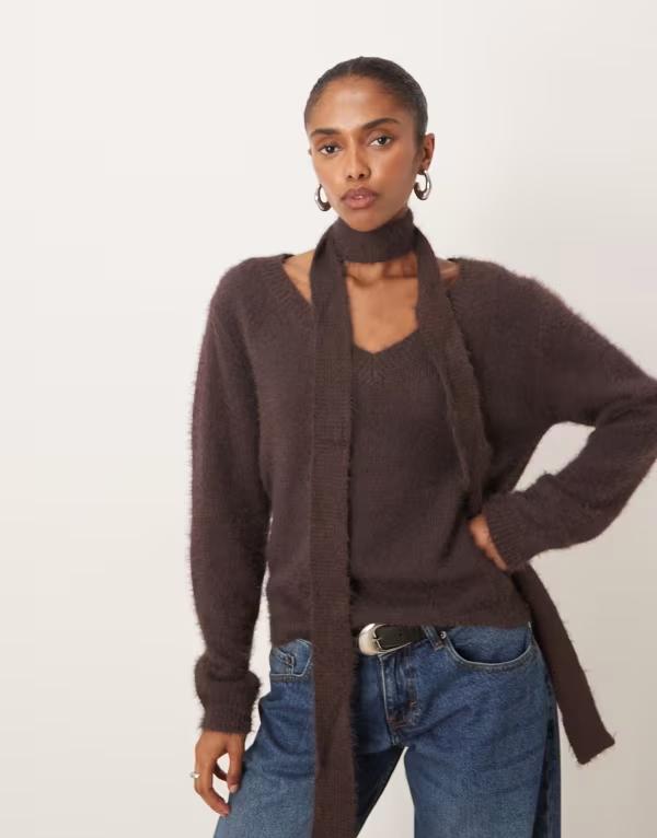 モーテル レディース アウター ニット・セーター Vネック セーター Motel dikara v neck fluffy slouchy sweater with matching scarf BROWN ブラウン｜ReVida 店