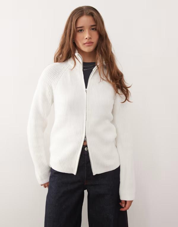 モンキ レディース アウター カーディガン リブニット ニット Monki rib knit two way zip cardigan in ecru White ホワイト|ReVida 店