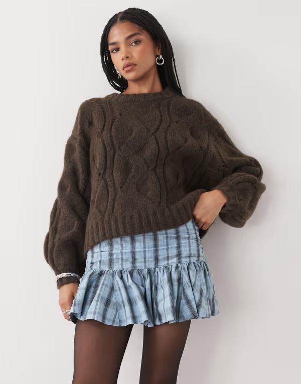 モンキ レディース アウター ニット・セーター セーター クロップド ニット Monki boxy cropped cable knit sweater in chocolate Chocolate Brown ブラウン
