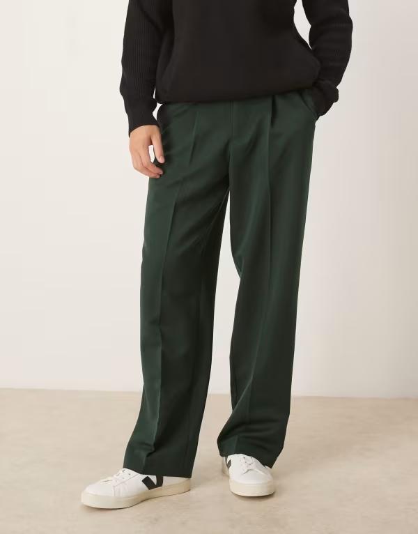 エイソス メンズ ボトムス 心地よいズボン下 ワイドレッグ 筋目 ASOS DESIGN pleated wide leg dress pants インチ dark GREEN 緑であること