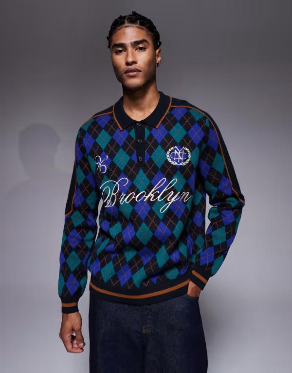 エイソス メンズ トップス ポロシャツ プリント ニット ASOS DESIGN relaxed knit polo in argyle print with Brooklyn embroidery and Multi マルチカラー