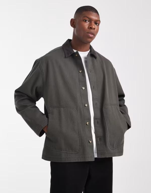 エイソス メンズ トップス シャツ コーデュロイ ASOS DESIGN oversized twill shirt with corduroy collar in dark GREEN グリーン｜ReVida 店
