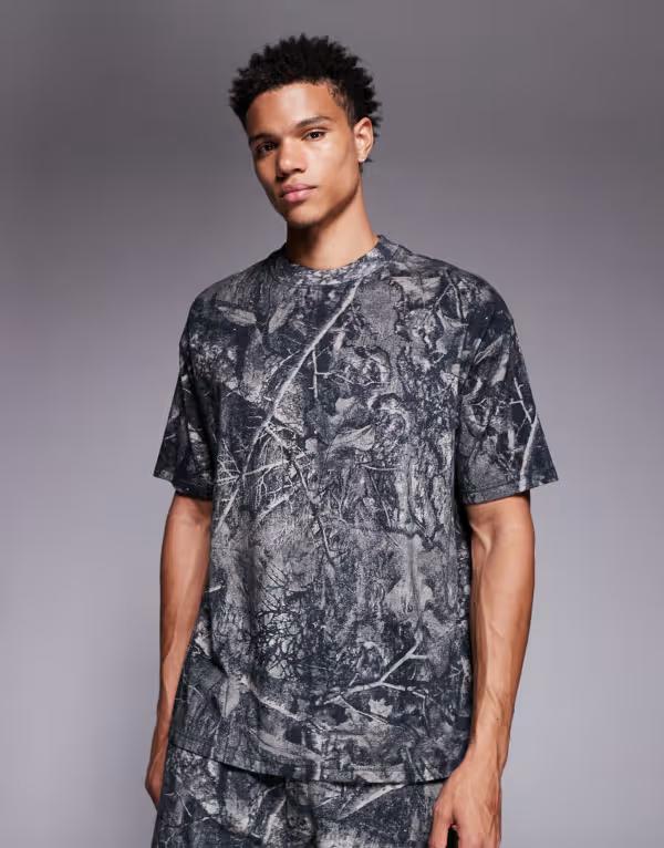 グッドフォーナッシング メンズ トップス Tシャツ プリント Good For Nothing oversized t-shirt in all over camo print Multi マルチカラー