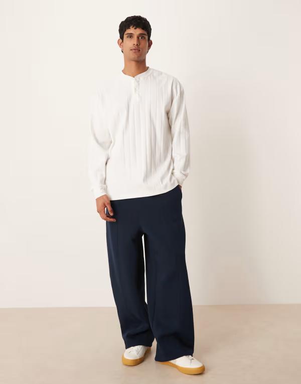 エイソス メンズ ボトムス カジュアルパンツ スウェットパンツ ASOS DESIGN oversized balloon sweatpants with pin tucksky captain ネイビー