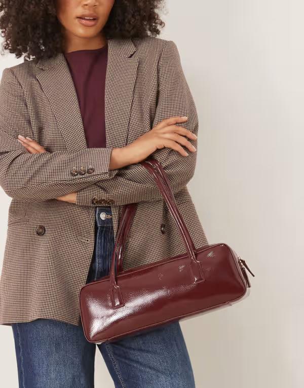 エイソス レディース 御徒面子 ASOS DESIGN patent elongated shoulder bag burgundy バーガンディ
