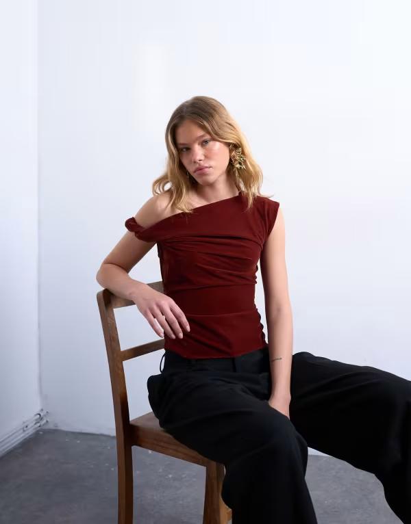 トップショップ レディース トップス タンクトップ ベルベット Topshop twisted shoulder velvetop in tobacco brown ブラウン