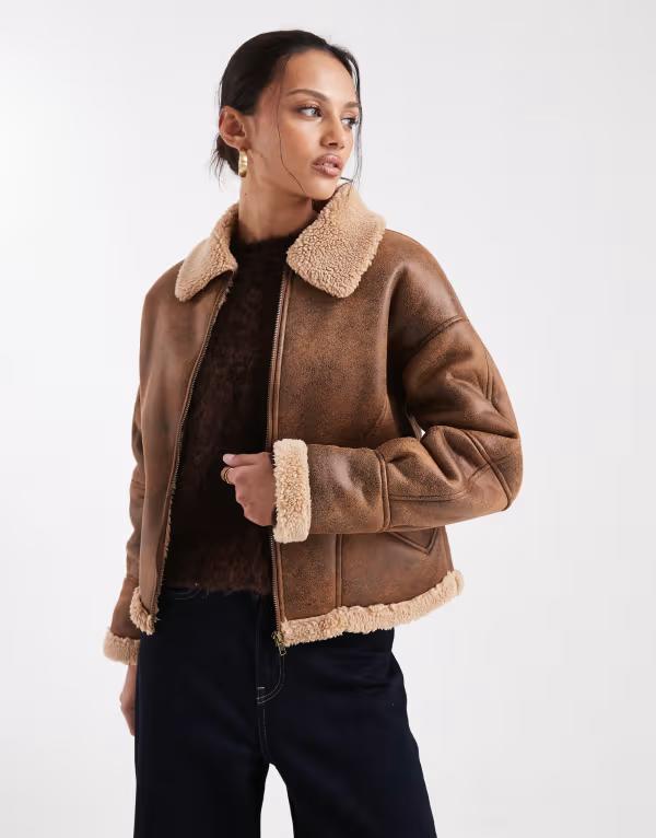 ウェンズデーガール レディース アウター ジャケット・ブルゾン Wednesday's Girl faux shearling boxy jacket in tan タン