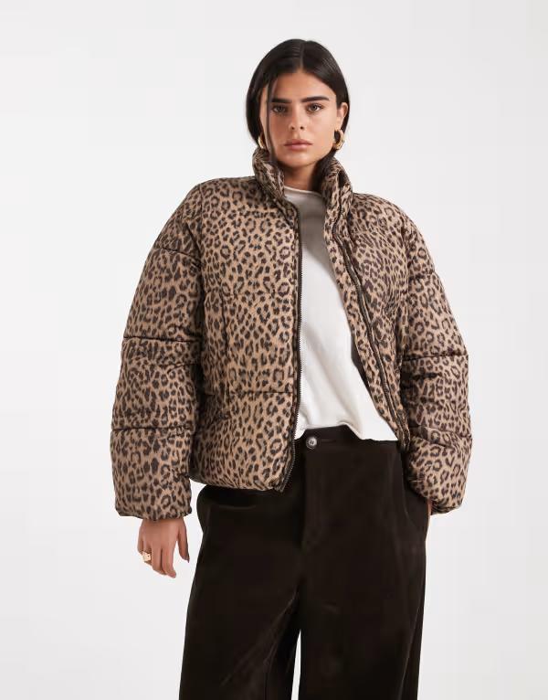 ヴェロモーダ レディース アウター ジャケット・ブルゾン プリント Vero Moda short puffer jacket in leopard print Silver Mink Leopard ミンク｜ReVida 店