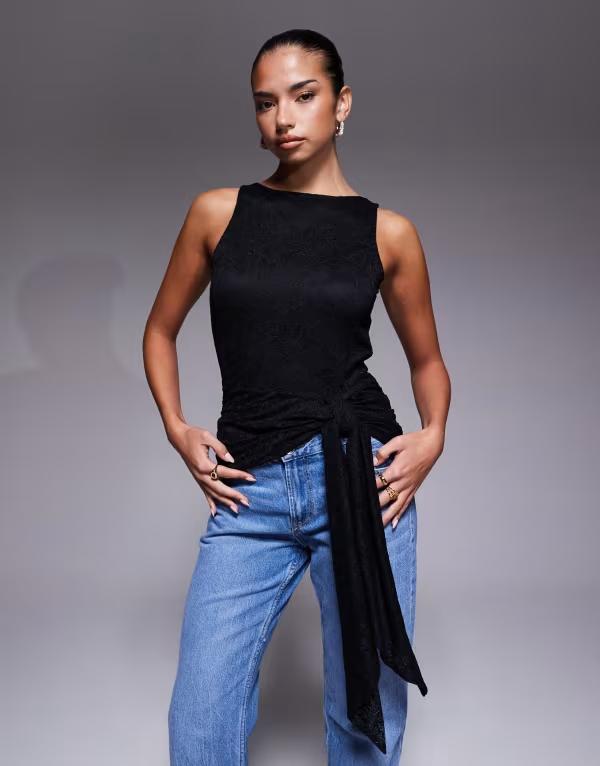 エーエフアールエム レディース トップス シャツ オープンバック ドレープ ノースリーブ レース AFRM lace sleeveless knottedrape detail open back top black ブラック｜ReVida 店