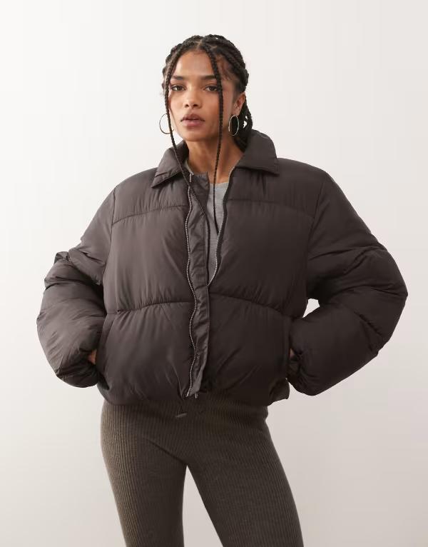 モンキ レディース アウター コート クロップド ジャケット Monki cropped puffer jacket with collar detailing Brown ブラウン