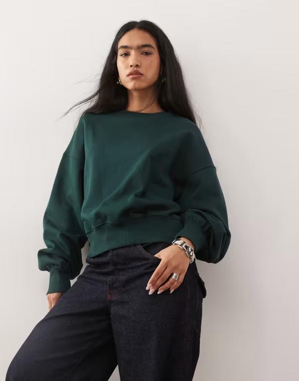 ウィークデイ レディース アウター パーカー・スウェット シャツ Weekday standard fit sweatshirt in dark green グリーン｜ReVida 店