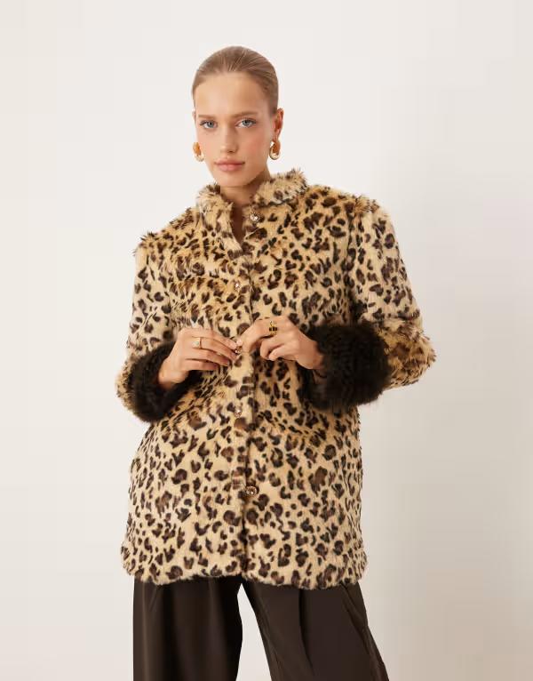 ベビージュン レディース アウター 上衣・上衣 刷り上げる 対照 厚地の外套 Sister Jane Malone faux fur contrast cuff collarless coat インチ leopard print Leopard 毛の荒物