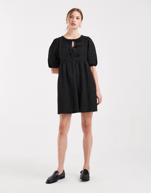 ウェンズデーガール レディース トップス ワンピース ドット柄 ドット プリント ミニ Wednesday's Girl polka dot print button detail mini smock dress Black ブラック｜ReVida 店