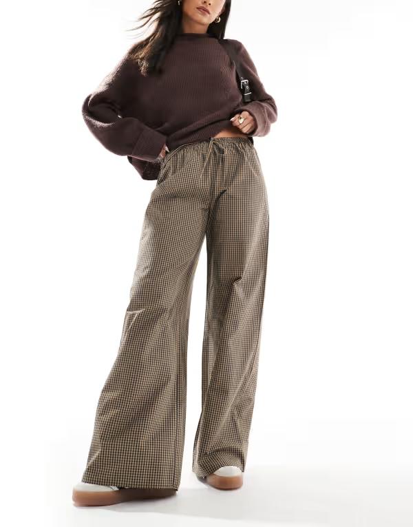 エイソス レディース ボトムス 心地好いズボン下 ワイドレッグ ASOS DESIGN pull on wide leg pants check Brown Check 赤銅色