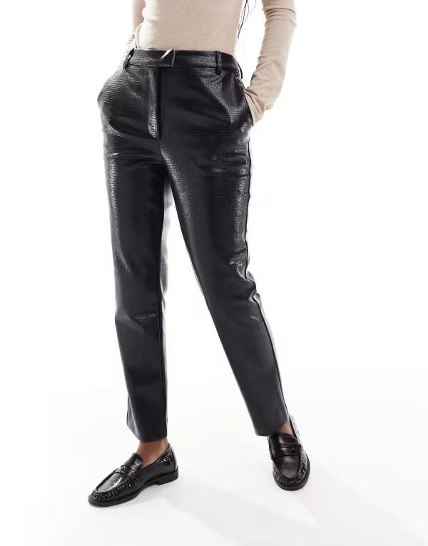 エイソス レディース ボトムス 心地好いズボン下 アンクル なめし革 フェイクレザー ASOS DESIGN tailored croc faux leather slim ankle grazer pants black 黒いこと