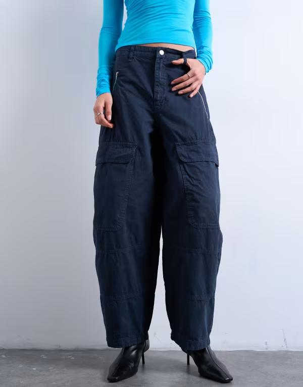 トップショップ レディース ボトムス カジュアルパンツ カーゴパンツ Topshop balloon cargo pants with zipper and pocket details in charcoal チャコール|ReVida 店