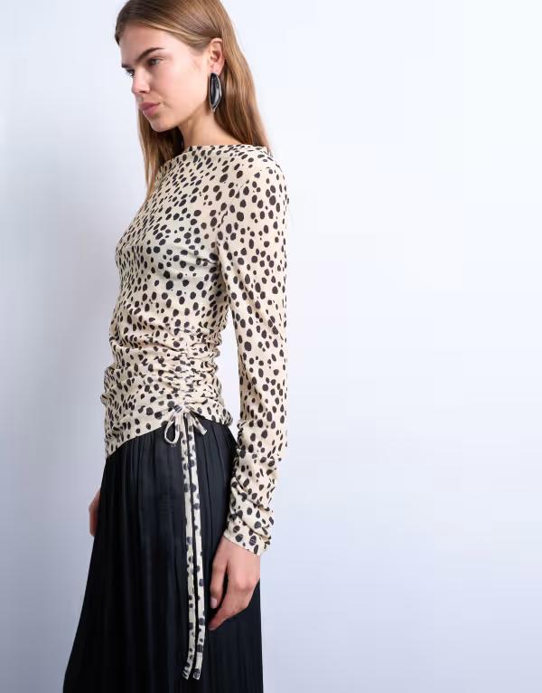 トップショップ レディース トップス Tシャツ アニマル柄 プリント ギャザー Topshop ruched long sleeve top in animal print BEIGE ベージュ