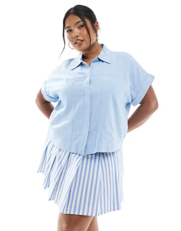 オンリーカーブ レディース トップス シャツ ONLY Curve short sleeve boxy shirt in light BLUE ブルー｜ReVida 店