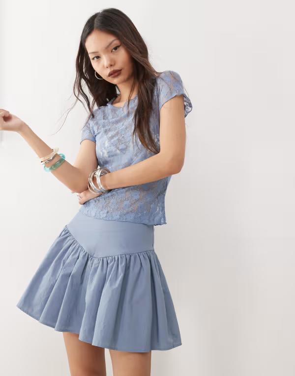 エイミー・リー レディース トップス シャツ フラワー柄 シアー レース フラワー Amy Lynn sheer lace floral tee in dusty Blue ブルー