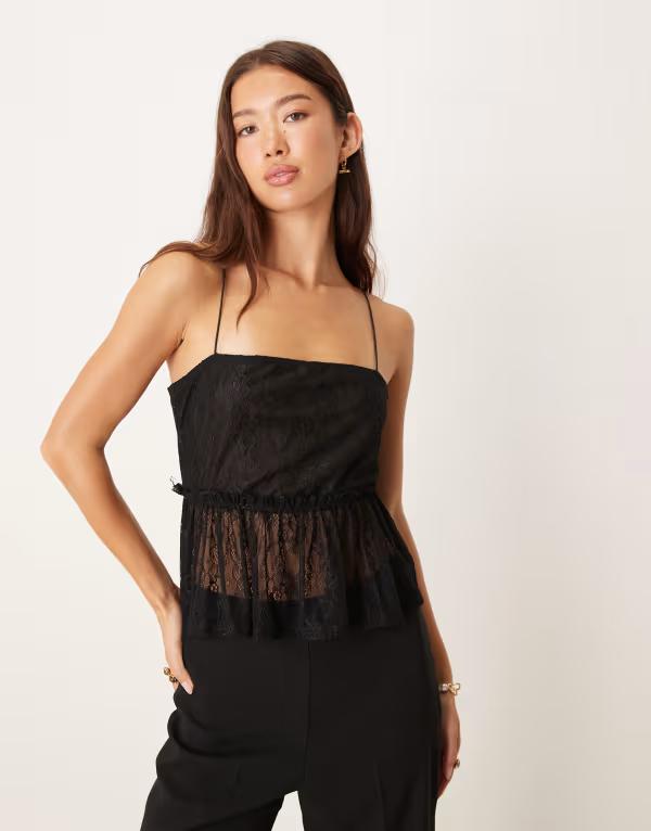 エイソス レディース トップス タンクトップ フリル レース ASOS DESIGN square neck lace cami with ruffle trim Black ブラック｜ReVida 店