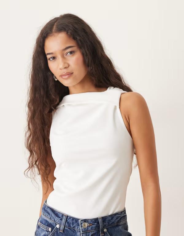 エイソス レディース トップス Tシャツ アシンメトリー ノースリーブ ASOS DESIGN asymmetric knot sleeveless top White ホワイト