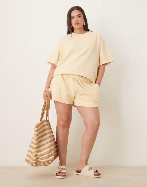 エイソス レディース ボトムス ハーフパンツ・ショーツ スウェット シャツ ショートパンツ ASOS Curve ASOS DESIGN Curve sweatshirt fabric shorts in buttermilk - part of a set Buttermilk