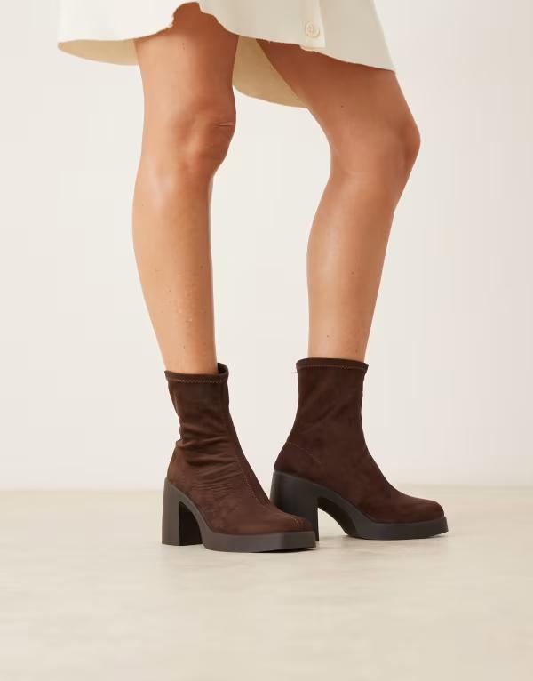 エイソス レディース シューズ ブーツ・レインブーツ スエード ヒール ASOS DESIGN ASOS EDISON Wide Fit Edison square toe chunky heeled sock boots in chocolate suedette Chocolate チョコレート