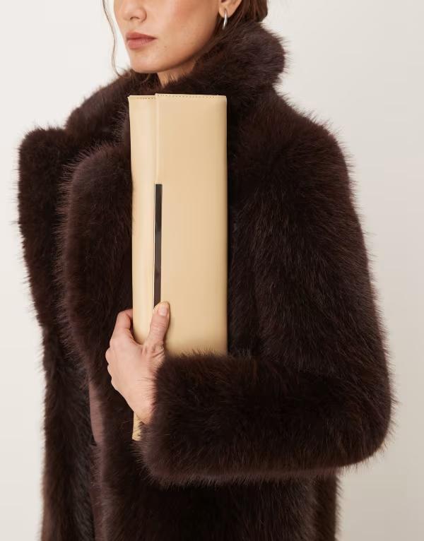 エイソス レディース バッグ ASOS DESIGN super elongated clutch bag with bar detail in buttermilk CAMEL キャメル