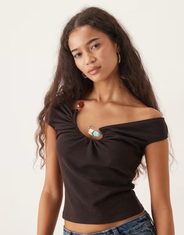 エイソス レディース トップス シャツ リブ ノースリーブ ASOS DESIGN trim detail sleeveless ribbed top in chocolate チョコレート｜ReVida 店 8,151円