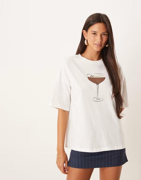 ネバーフリードレスド レディース トップス Tシャツ Never Fully Dressed espresso martini T-shirt Espresso ホワイト