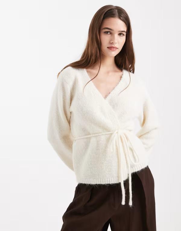 ヴェロモーダ レディース アウター カーディガン ニット Vero Moda tie waist knit cardigan in heathered cream Birch melange クリーム｜ReVida 店