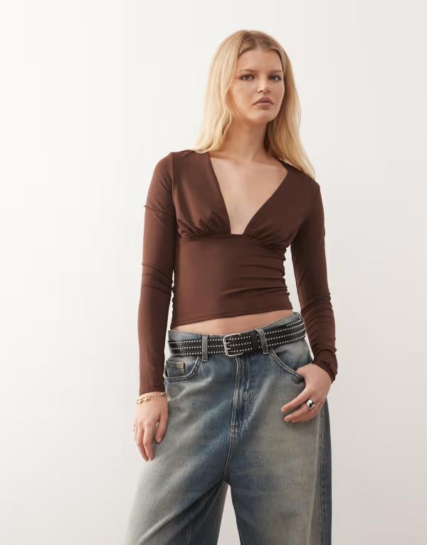 コルージョン レディース トップス シャツ COLLUSION deep v slinky long sleeve top in chocolate チョコレート