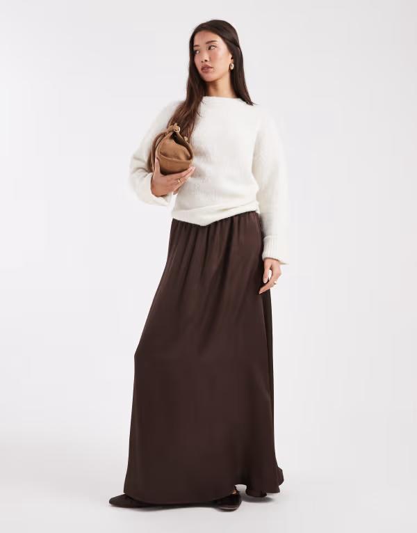 エイソス レディース ボトムスカート サテン マキシ ASOS DESIGN satin volume maxi skirt in chocolate チョコレート｜ReVida 店