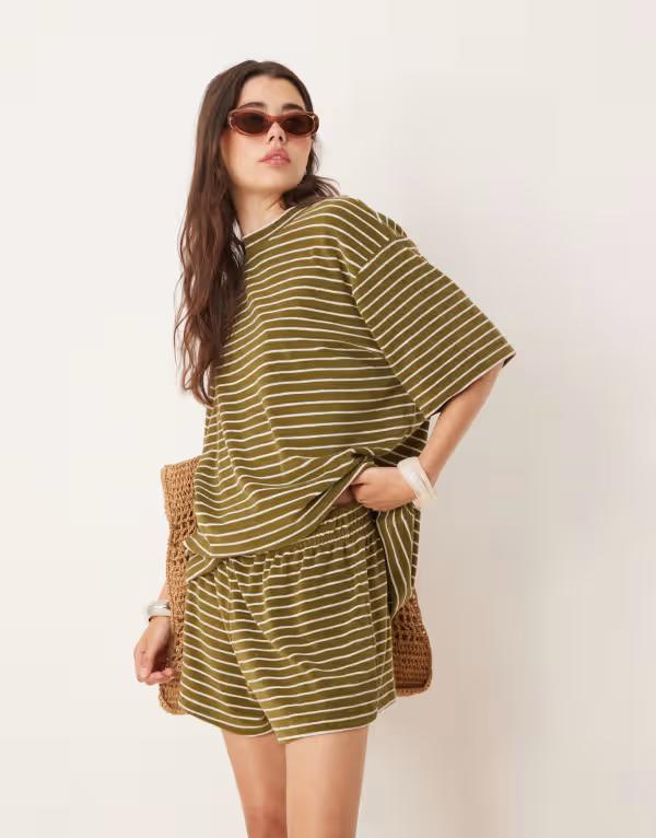 エイソス レディース ボトムス ハーフパンツ・ショーツ ショートパンツ ASOS DESIGN towelling boxer shortstripe - part of a set Khaki stripe カーキ